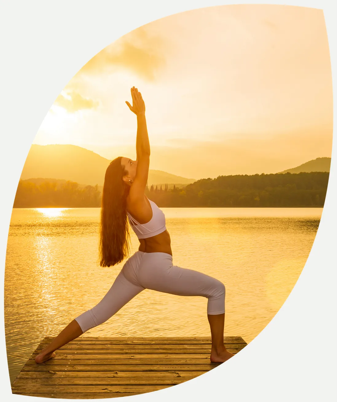 Illustration représentant la pratique du yoga au Centre Shaanti. Partenaire bien-être.